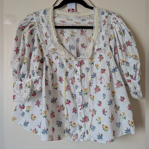 Doen White Floral Top - Picture 2 of 7